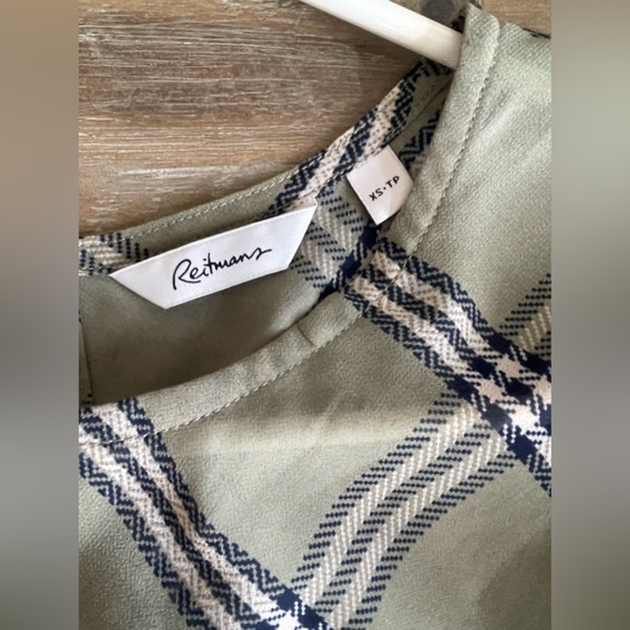 Green sheer top - Picture 3 of 6